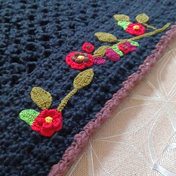 Sas Kia Vintage Crochet Sweater! - Picture 4 of 8